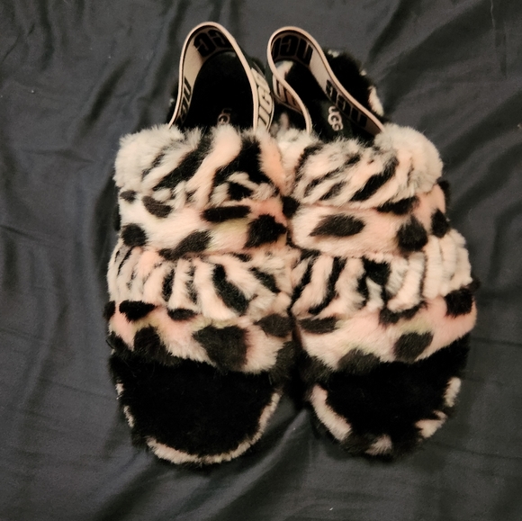 UGG Fluff Yeah Animalia Slides - Picture 2 of 3